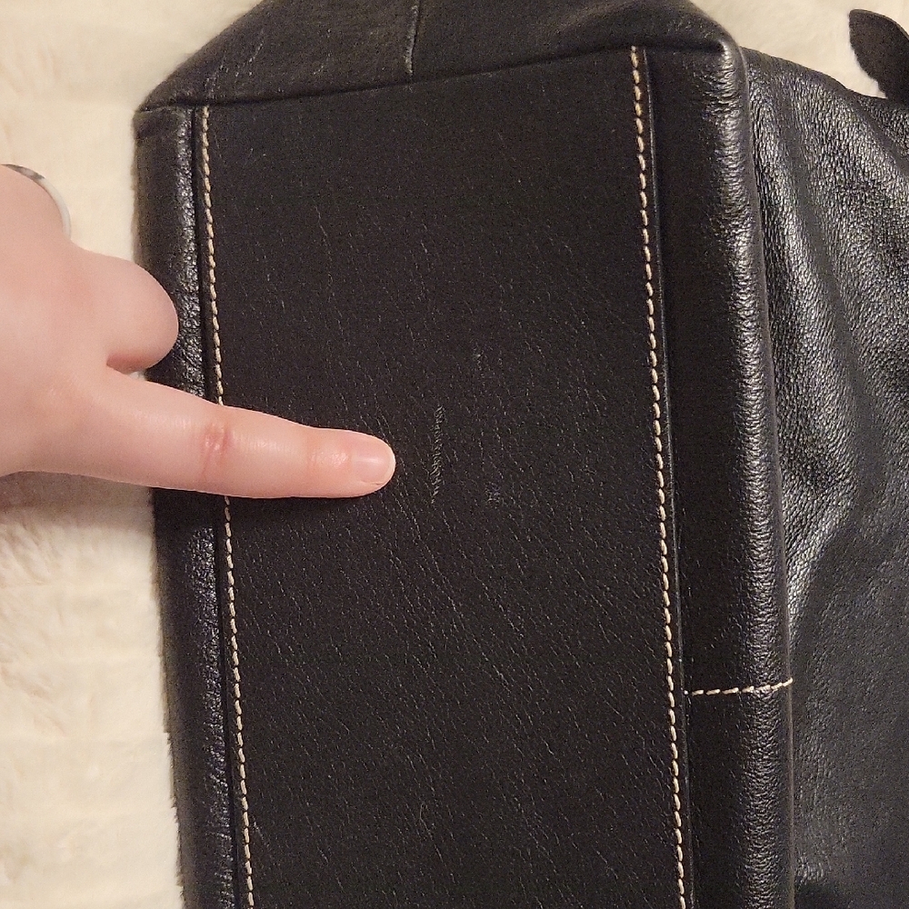 Dooney & Bourke Black Leather Bag with Slouchy Design - Hobo Bag - Picture 14 of 16